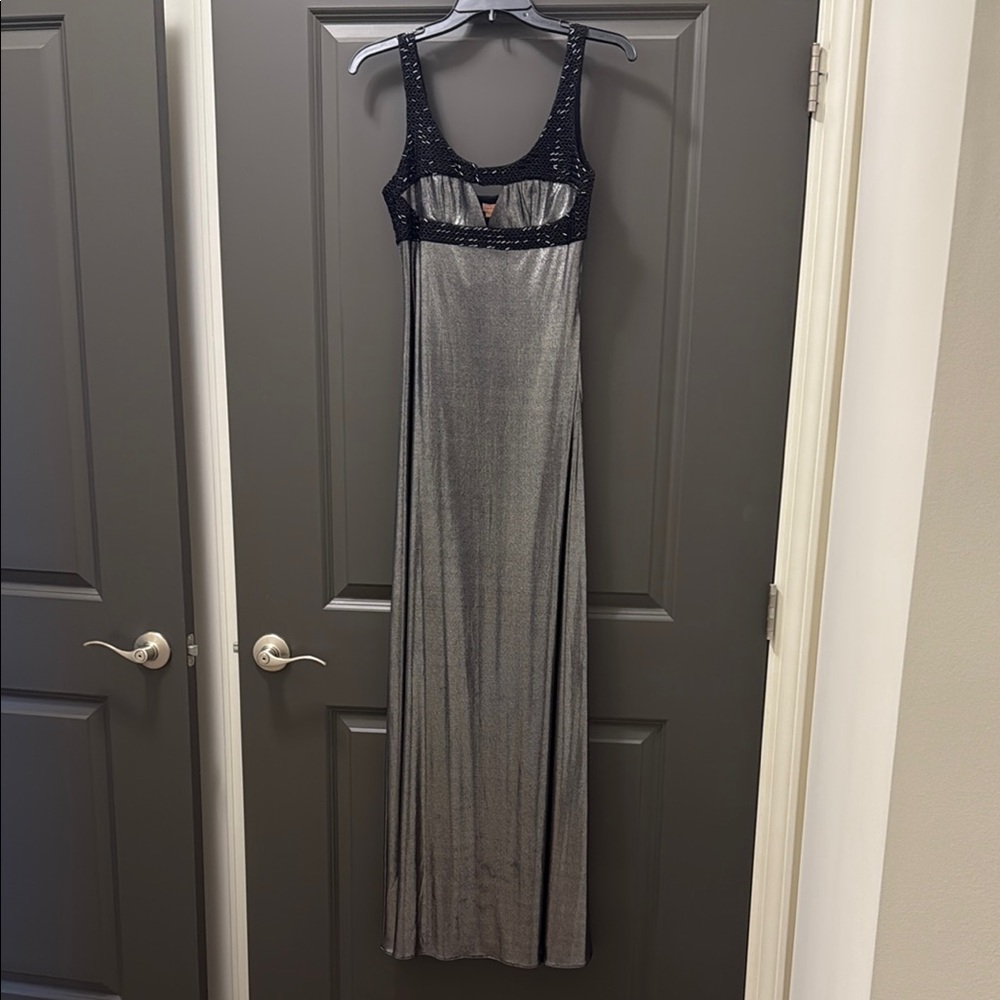 Issue New York Silver and Black Sleeveless Gown